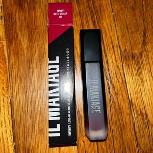 NWT IL Makiage Infinity Long wear Matte Lip Crayon